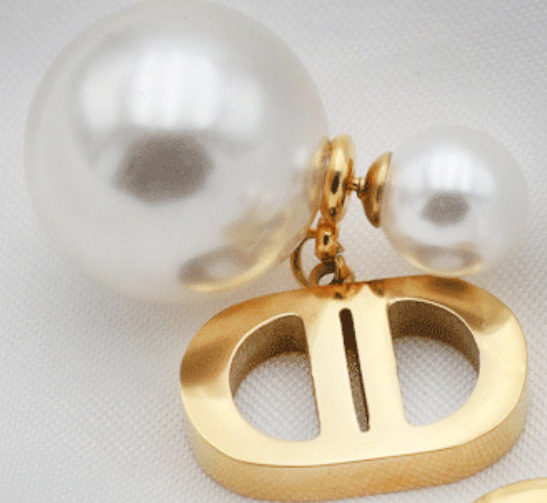 Ardors Dangling Pearl Gold Stud
